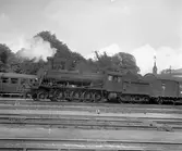 Statens Järnvägar, SJ  E2 982 med resgodsvagn avsedd för cykeltransporter, cykelvagn, SJ F6 37456.