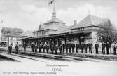 Järnvägsstation i Flen.
Stationshuset byggdes 1892.
Järnvägshotellet byggdes 1896.
Vid järnvägsspåret mellan Järna och Katrineholm