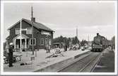 Bergslagernas Järnvägar, BJ Y3 88, står på spåret vid Bengtsfors Östra station.