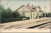 Stockholm - Västerås - Bergslagens Järnväg, SWB.
Stationen i Orresta.