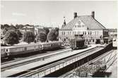 Oskarshamn. Järnvägsstation, med rälsbusståg typ Y.