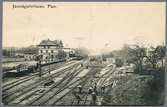 Bangården vid Flens järnvägsstation. Till vänster syns järnvägshotellet.