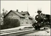 Järnvägsstationen i Hammarslund. Kristianstad - Hässleholms Järnväg, CHJ lok 14.