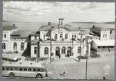 Jönköping centralstation med Vättern i bakgrunden.