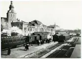 Kristianstads station efter om- och tillbyggnaden 1917. I bakgrunden syns Heliga Trefaldighetskyrkan.