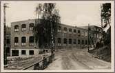 Fabriksbyggnaden i Gusum, som bland annat tillverkat blixtlås.