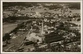 Flygbild över Matfors med omnejd, i förgrunden ses pappersbruket.