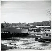 Omlastningsskjul rasar samman efter urspårning. Rälsbuss, Statens Järnvägar, SJ UCFo3yp 2113, SJ 100143 Q37.