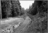 Linjen söder Överum. Schaktningen för bredspåret klart 1964.