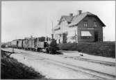 Kneippbadens station, namnet  ändrades senare  till Norrköping V. Persontåget med ånglok, Norra Östergötlands Järnvägar, NÖJ lok 11 