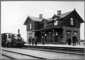 Strängnäs Järnvägsstation.
Norra Södermanlands Järnväg, NrSlJ Lok 6.