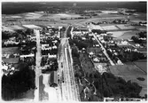 Flygfoto över Tierps station och samhälle med omnejd.