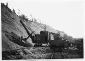 Vikbolandsbanan, VB. Från grusgropen Fallingeberg med ånggrävskopa samt grusvagnar. På linjen mellan Valdemarsvik och Söderköping.