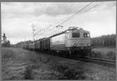 Tfv Grängesberg - Oxelösunds Järnvägar, TGOJ Bt 302. Loket tillverkades 1954 av ASEA och Nohab. Lokaltåg på linjen mellan Vasselhyttan och Rälså.