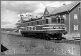 Tfv Grängesberg - Oxelösunds Järnvägar, TGOJ Ma 405. Loket tillverkades 1954 av ASEA och Falun.