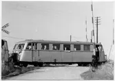 Rälsbuss Statens Järnvägar, SJ Yp 638 på järnvägsövergången vid Löttorp.