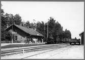 Väse järnvägsstation med lokkopling. Statens Järnvägar, SJ Cc 528.