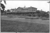 Arvika station öppnad 1867. Stationshuset ritades av arkitekt Edelsvärd. Nytt godsmagasin uppfördes 1930. Nordvästra Stambanan elektrifierades 1937.