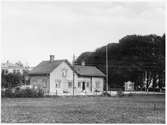 Station öppnad 1900 med en- och en halvvånings stationshus i tegel. Persontrafiken nedlagd 1970 och godstrafiken upphörde 1979.