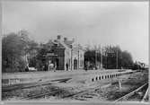 Stationen öppnad av Malmö - Billesholms Järnväg, MBJ 1886. Då byggdes tvåvånings stationshus i tegel. Järnvägen elektrifierades 1934. Stationen upphörde 1976.