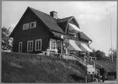 Balingsta station öppnad 1912 av Uppsala - Enköping Järnväg, UEJ. Ställverket tillkom 1938. Plattformen byggdes i mitten av 1940-talet. Stationen upphörde 1971.