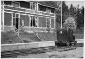 Stationen öppnad 1866 med tvåvånings stationshus i trä. Stationshuset tillbyggdes 1939. Stationen nedlagd omkring 1965.