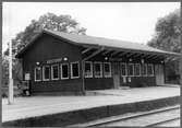 Hållplats öppnad 1902  med envånings stationshus i trä. Det gamla stationshuset revs 1946-47 och ersattes med ett nytt. Hållplatsen nedlagd 1986.