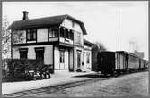 Norra Hälsingslands Järnväg, NHJ Bergsjö station. Station anlagd 1896 med  tvåvånings stationshus i trä. Den upphörde 1962.