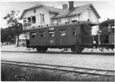 Statens Järnvägar, SJ utflykt Harmånger-Bergsjö. 
Personvagn, SJ Cp 338, förre detta SÖJ 11. ASJ tillverkade 1909  detta vagn med 30 sittplatser. 
Den andra vagnen,  SJ Cp 284, förre detta VVJ 10. Den tillverkades av VABIS 1910 med 32 sittplatser.