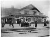 Stationen uppfördes 1902. Några större ombyggnadsarbeten har sedan dess ej företagits. Biljettförsäljningen nedlagd 1995-96