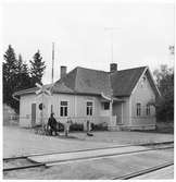 Björkedals station 
Foto från nedlagda bandelen Sandbäckshult-Fagerhult
Trafiken nedlagd 1/9-1959.
Hållplats anlagd 1912. Envånings stationshus i trä, byggt i vinkel