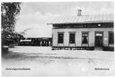 Station anlagd 1880. Envånings stationshus i trä.