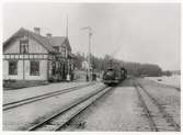 Jönköpings Gripenbergs Järnväg, JGJ lok 5, vid Bunn station.