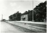 Stationen byggd 1893 av Malmö- Tommelilla Järnväg, MöToJ. Stationen anlades 1893. Tvåvånings stationshus i tegel. Mekanisk växelförregling