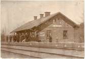 Trafikplats anlagd 1878. Envånings stationshus i tegel