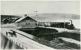 Edane midsommardagen 1878.
Trafikplats anlagd 1878. Envånings stationshus i tegel