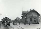 Ekedalens station.
Trafikplats anlagd 1874. En- och enhalvvånings stationshus i trä