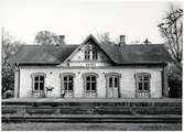 Ekeby station vid nedläggningen av bandelen Billesholm-Landskrona 29/5-1960.
Stationen byggd av LEJ 1875 .Envånings stationshus i tegel .
LEJ , Landskrona - Engelholms Järnväg