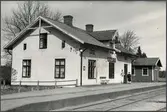 Hållplats anlagd 1894. En- och enhalvvånings putsat stationshus. Bostadslägenheten renoverades 1948 .Öppnad 21.11.1894. Fullständig station sedan 1925. Stationshuset revs 1982. Stationshuset oputsat vid sekelskiftet