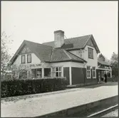 Öppnad 20.10.1879 . Den ursprungliga stationsbyggnaden ersatt av en ny 1905