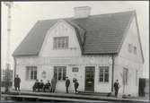 Byggt 1912. Stationshuset tillbyggdes 1941