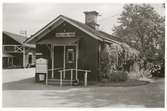 Eskilstuna Södra station, det ursprungliga stationshuset ersattes på SJ-tiden 1930-talet av ett mindre.
f.o.m.d 1934-07-18