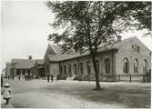 Eslövs järnvägsstation byggdes 1863, och blev tillbyggt åren 1903 och 1913.