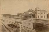 Frövi 1874 station och bangård med godsvagn från Köping - Hults Järnväg KHJ 135