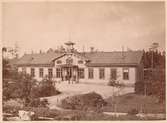 Hallsbergs station år 1880 
byggnaden flyttades 1885 och användes som boställshus