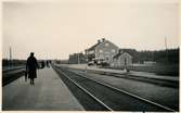 Station anlagd 1925. Tvåvånings stationshus i trä