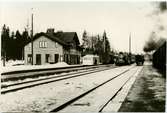 Stationen öppnades 1877. Enhalvvånings stationshus i trä, moderniserat 1946. Nedlagd 1964-05-31.