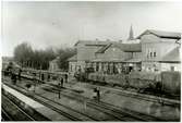 Herrljunga station öppnad 1863. Först byggdes ett litet stationshus som användes 1862 -1864. Nytt stationshus byggt 1864.