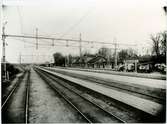 Herrljunga station öppnad 1863. Först byggdes ett litet stationshus som användes 1862 -1864. Nytt stationshus byggt 1864.