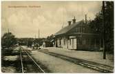 Stationen anlades 1874 och har senare tillbyggts och moderniserats. Bangården har utbyggts med ett spår. Stationshus i trä i en och en halv våning.